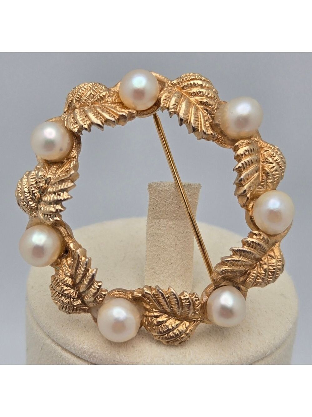 Charel Pearl Leaf Circle Brooch Designer Vintage Gold Fresh Water Pin